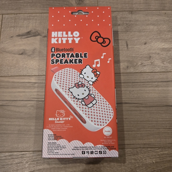 NIB Hello Kitty Portable Bluetooth Speaker & FM Radio - Red/White - Picture 4 of 7
